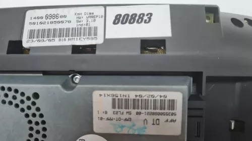 MIDDEN BOVEN IN DASHBOARD/ NAVI IN MIDDEN/ 2 RONDE GROEN/